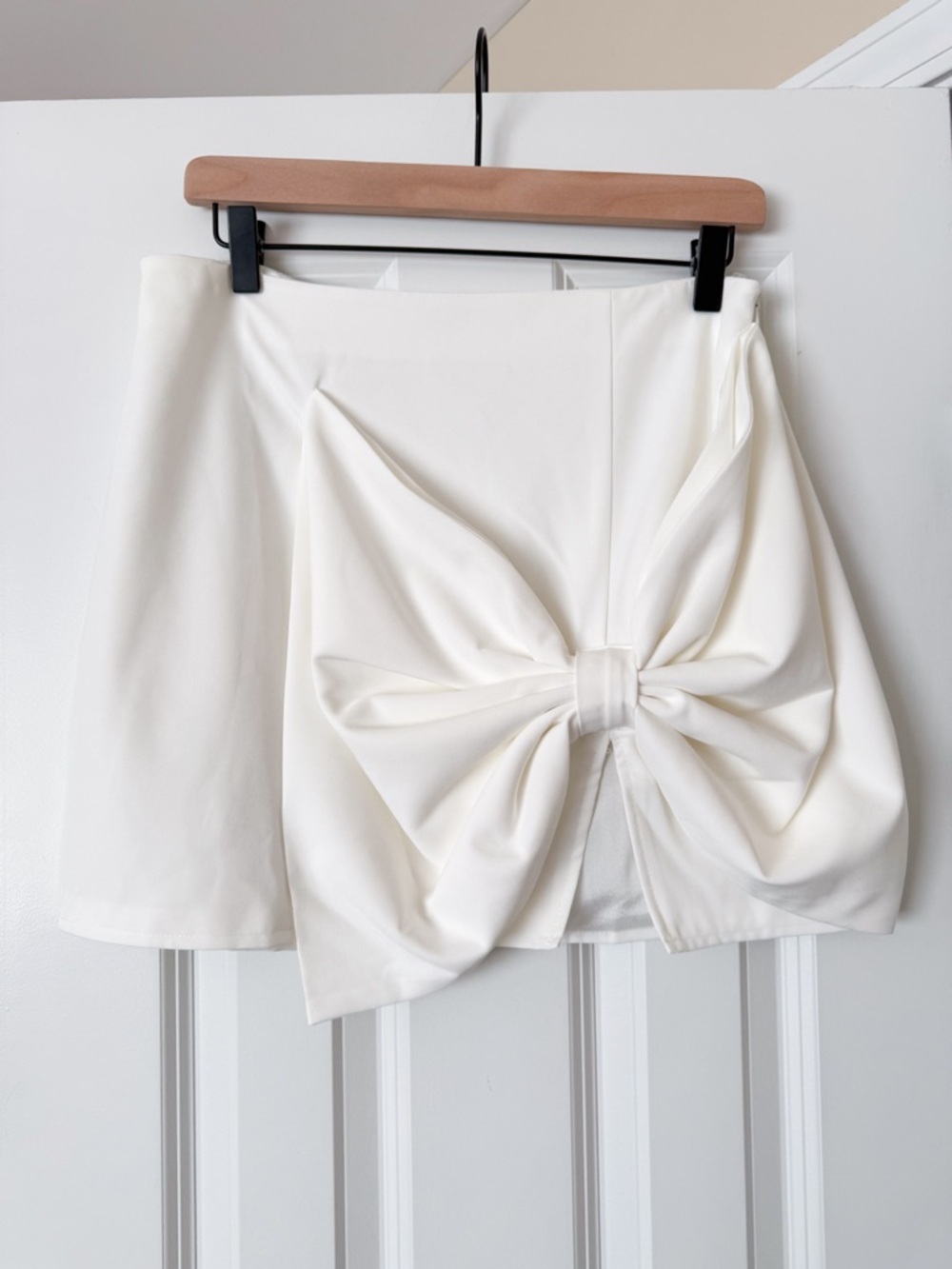 NWOT Vici White Bow Mini Skirt